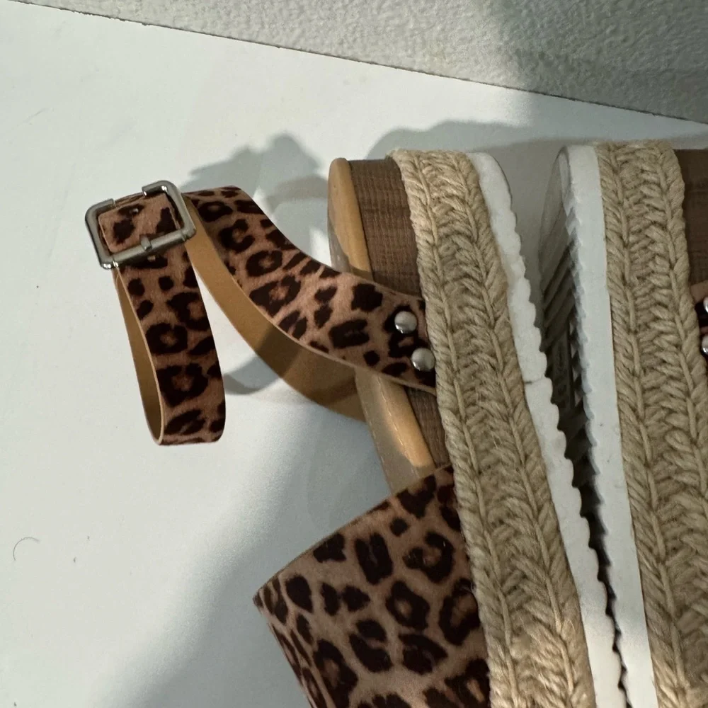 SODA Open Toe Buckle Ankle Strap cheetah Espadrilles Platform wedge size 8
